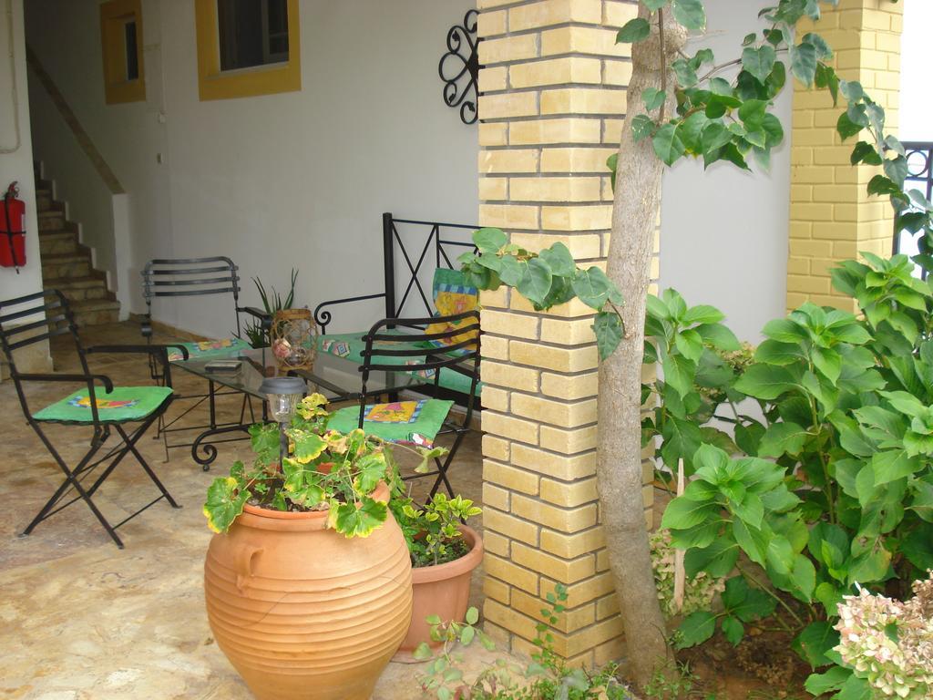 Iron House Apartment Agios Georgios  Ngoại thất bức ảnh