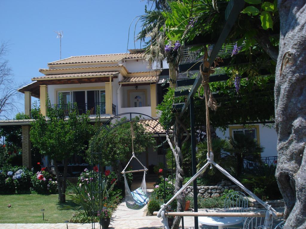 Iron House Apartment Agios Georgios  Ngoại thất bức ảnh