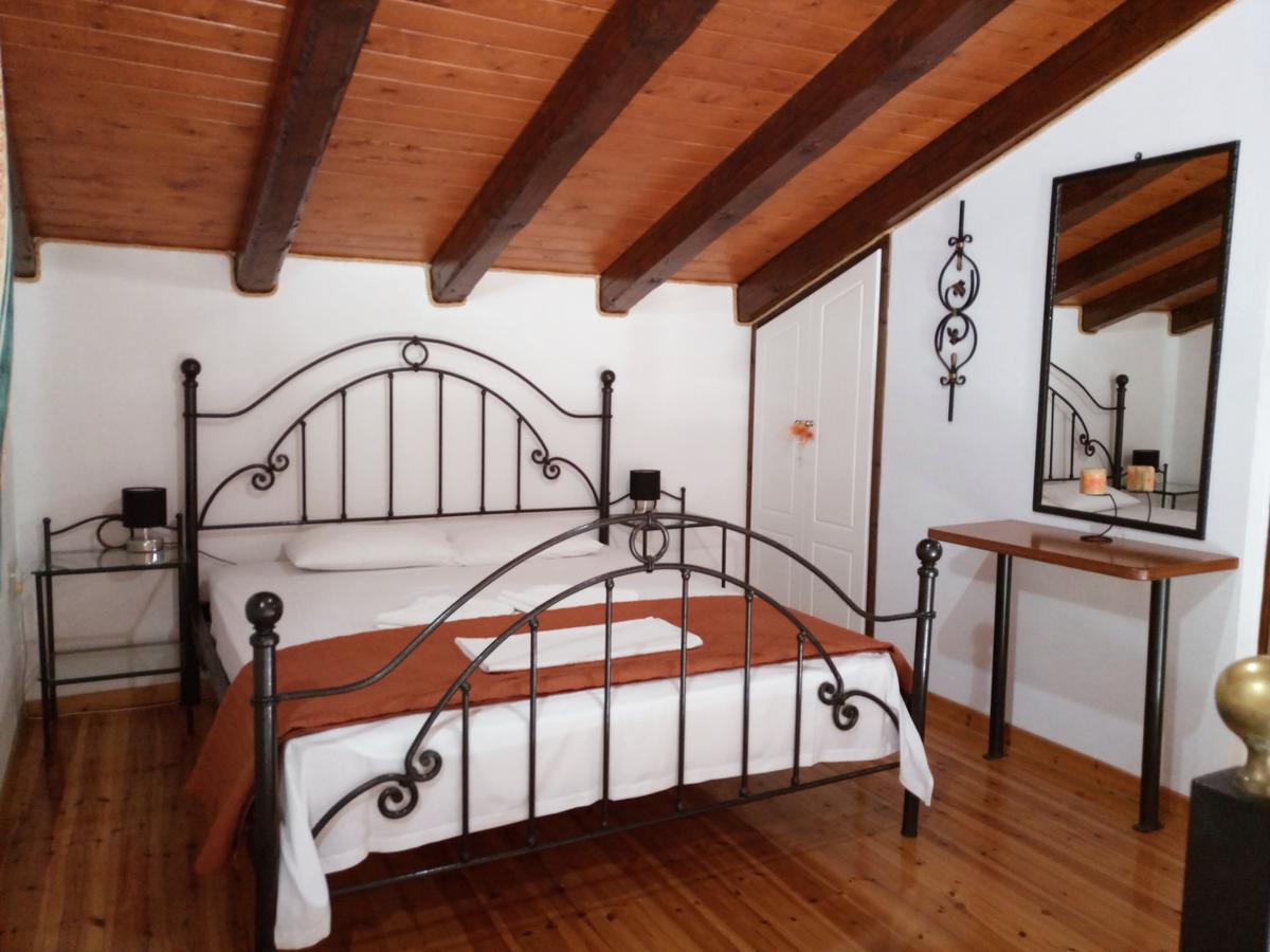 Iron House Apartment Agios Georgios  Ngoại thất bức ảnh